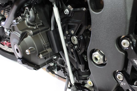 YZF R1 (2015 - 2022) black sprocket cover for yamaha | GILLES TOOLING