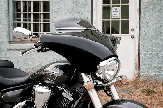 XV 1900 ROADLINER (2006 - 2014) slim polished windshield trim for batwing fairing | MEMPHIS SHADES HD