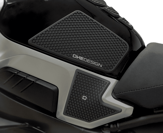 MT 10 (2016 - 2020) juoda bako rankena, skirta yamaha mt-10 | ONEDESIGN