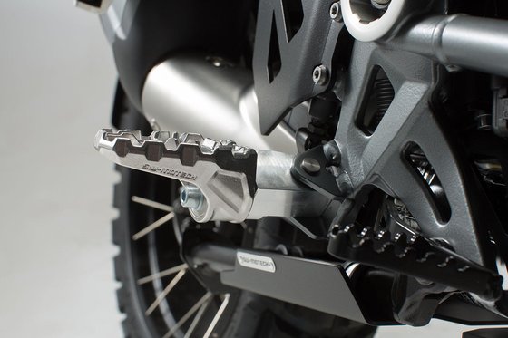 TRACER 900 GT (2021 - 2022) evo footrest kit | SW-MOTECH